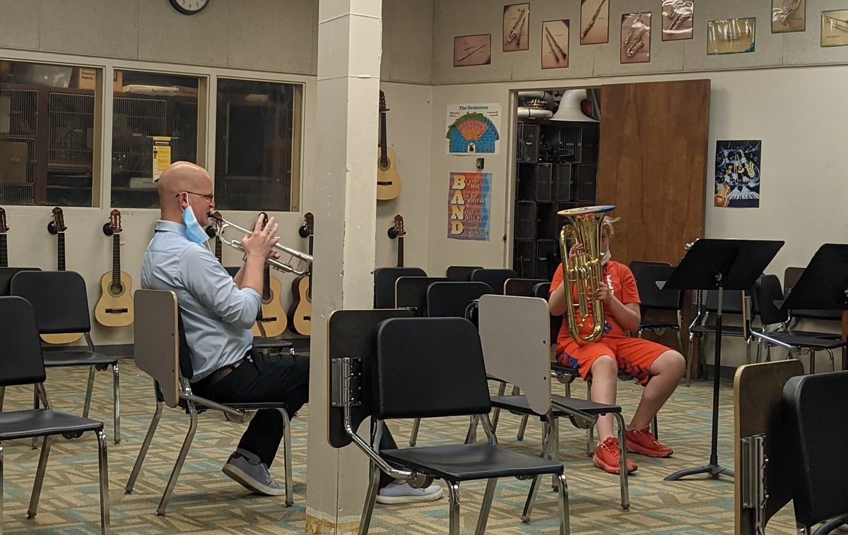 Thank you Mr. lacy for visiting some of our 4th and 5th grade students today at KC!  <a href="/eymsband/">Eastern York Middle School Bands</a> <a href="/EasternYorkBand/">EasternYorkBands</a> @KreutzCreek