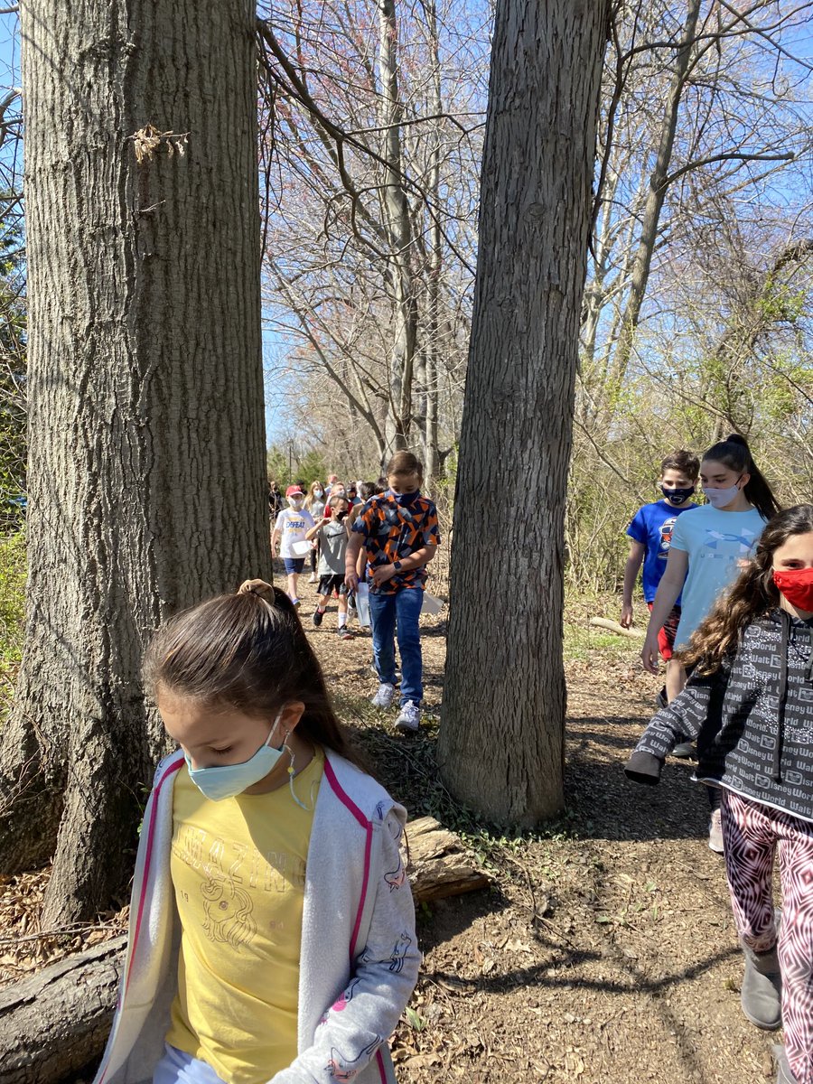 MSmithclass1's tweet photo. Visiting the Pine Road Nature Trail before recess. #ecosystems ⁦@LMTSD_PRES⁩ https://t.co/nUMb9TobSm