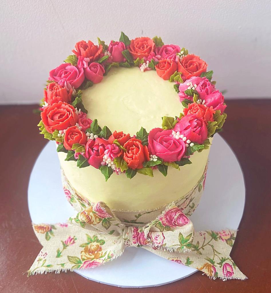 When someone moves into a new home... what better gift than carrot cake? 🥕 🏡  #foodanddrink