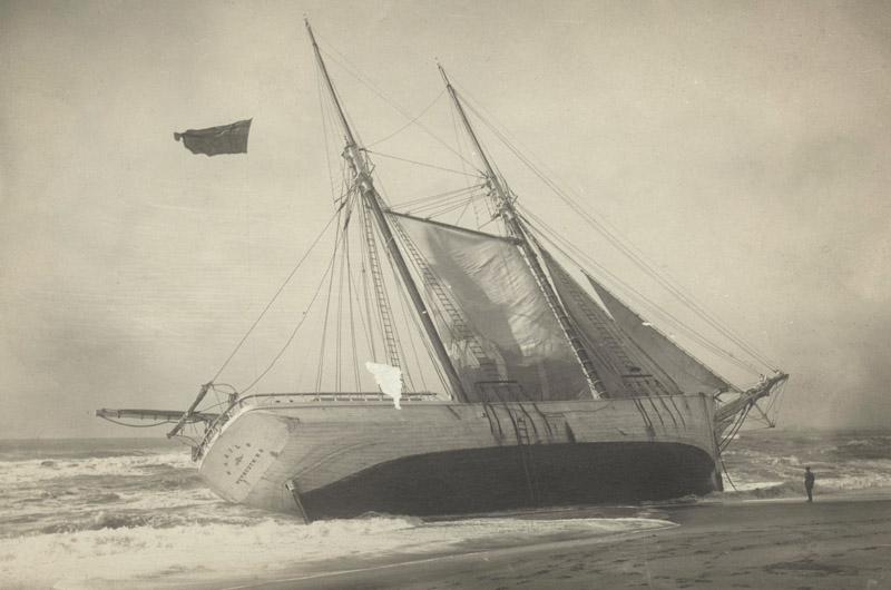 Register for 1 or all 3 of our upcoming live webinars - for free at saveoursound.org/acons/. We look at a history of shipwrecks in the #NantucketSound, the Sound's rich tribal history, and hear songs &amp; sea chanties of the area. 
#capecod #saveoursound #webinars #education