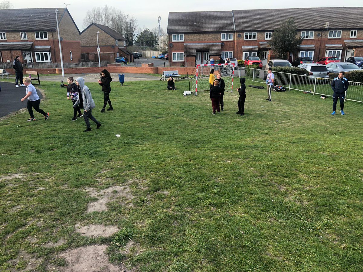 Another fantastic #DoorstepSport Session this evening in #sittingbourne. We’re on the green outside the @MoatFoundation Community Hub in Cavell Way every Tuesday & Thursday 5.30-7.30pm⚽️🏀🏏🥊
#communitysport #SportHelps #fun #youthwork #multisport #youngpeople #GetActive