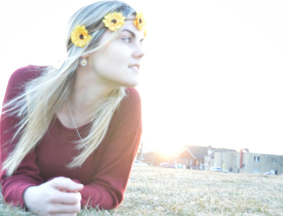 jacquiverellen's tweet photo. April showers bring May flowers🌼🎵👀 #music #newmusic https://t.co/jHEpSMryFV