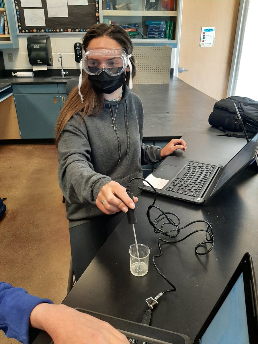 ClpmsScience's tweet photo. Pirates experimenting with cool (REALLY cool) endothermic reactions! https://t.co/T4BR7N6Ot2