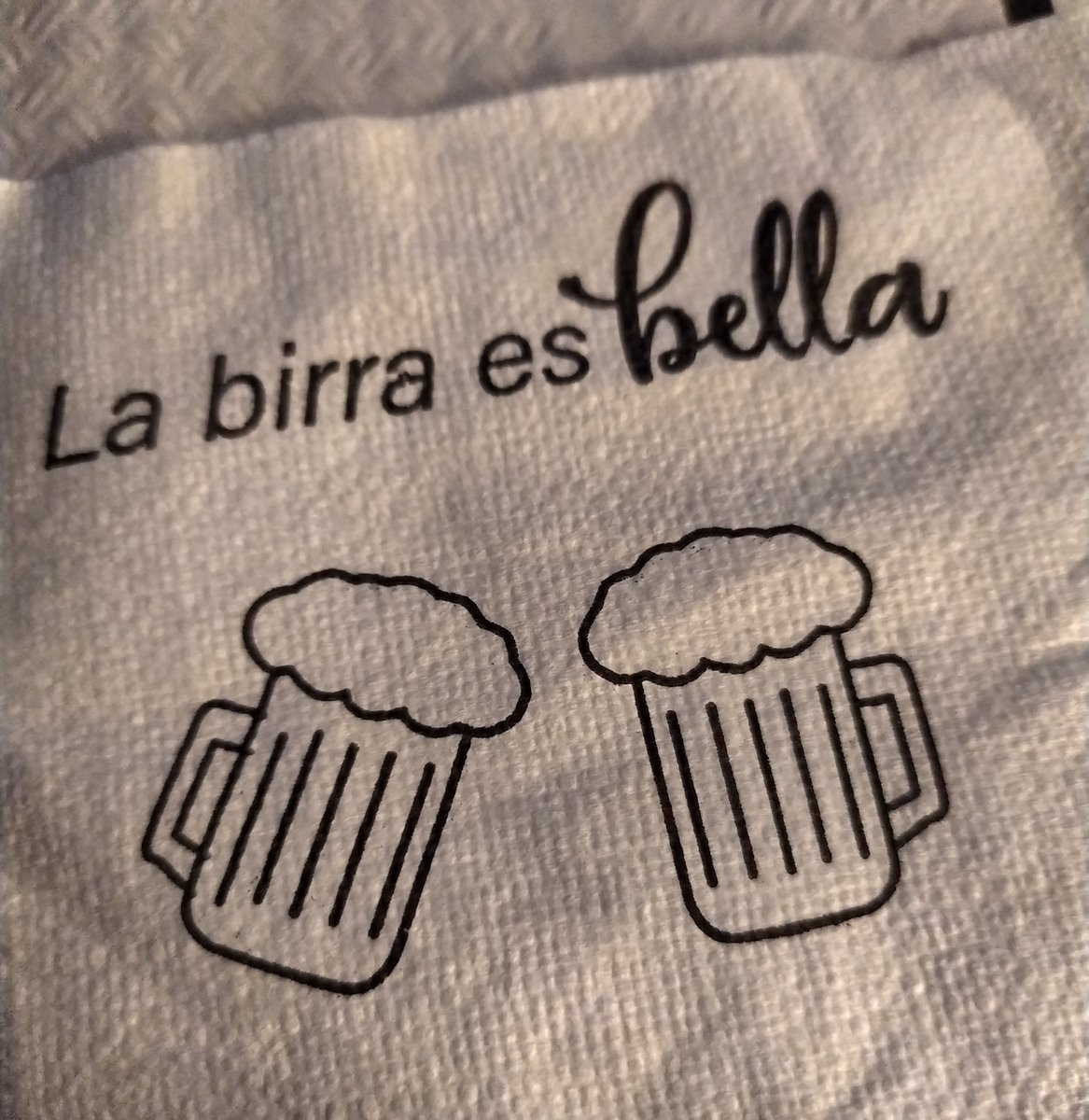 DMorenisa's tweet photo. @TastesofA Vuestra hamburguesa de vacuno black angus está bueniiiisima!! https://t.co/ohf11wMX45