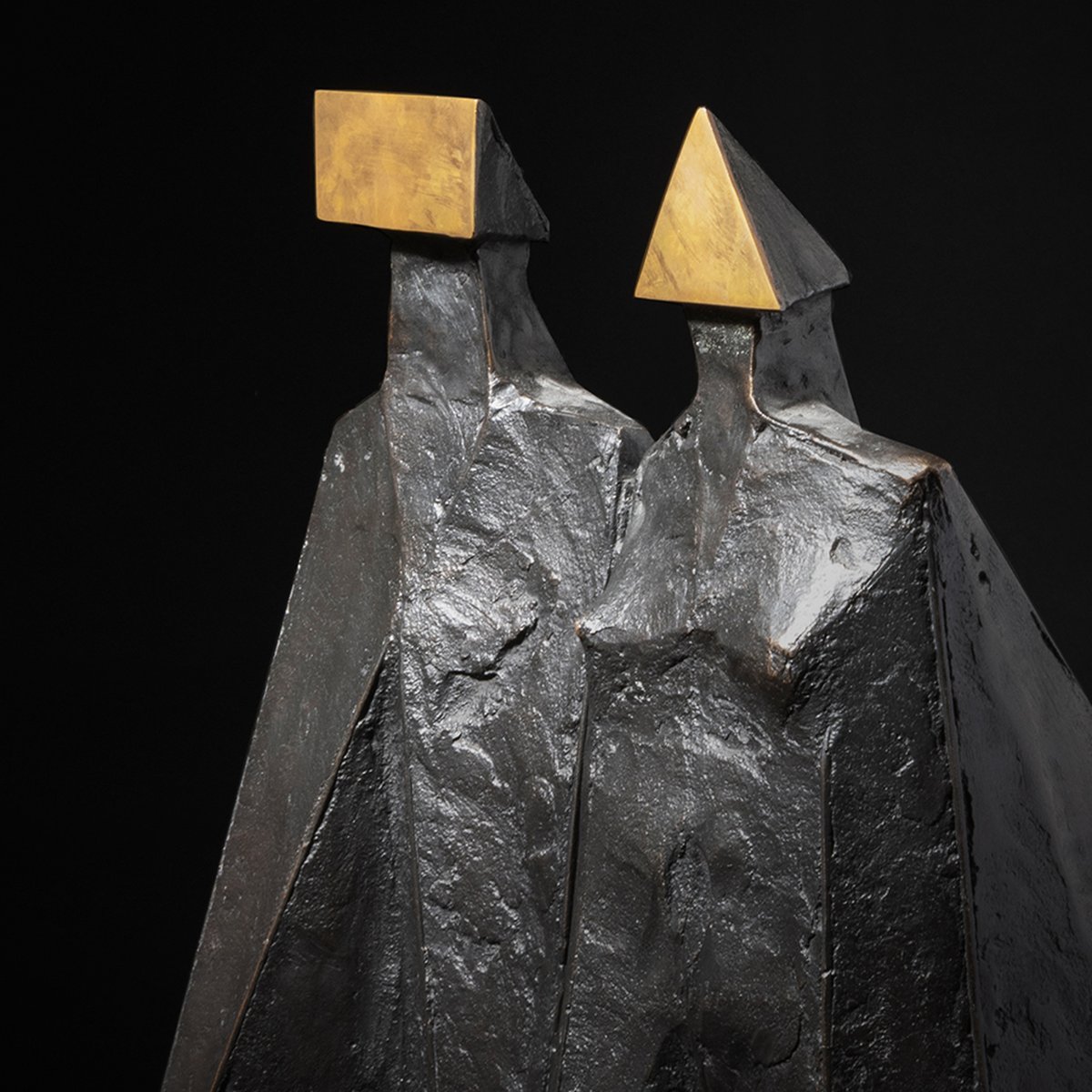 LyonandTurnbull's tweet photo. Perhaps the most exciting edition of #MODERNMADE: #ModernArt &amp; #PostWarDesign so far, our April 2021 auction features important collections of studio and contemporary glass, Italian design and Modern British Art! View the catalogue now online, here: https://t.co/pIl5OBdUcG https://t.co/LqQDrt42vZ