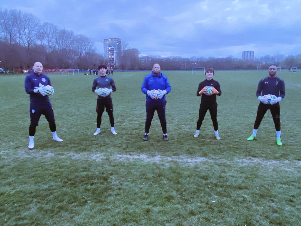 Mr_Ramos13's tweet photo. CR Goalkeeping 
Easter 2021
What an amazing group i had today. Really makes a difference. Pleasure to work with you all!! 
@goalkeeperkb
@IanWhitmore9
@Luiscar78722410
Wasi Lei was the winner of the Goalkeeping batlle by beating Ian in the Final 👍 https://t.co/MSIyVByJWs