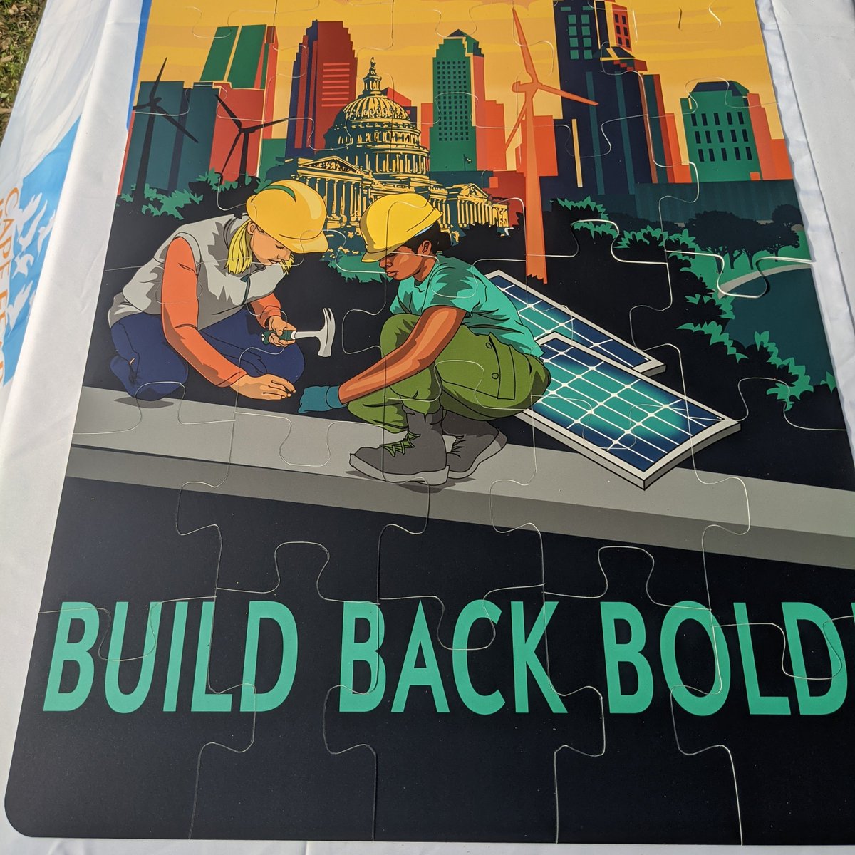Today folks in Fayetteville, NC gathered to call on Congress and the NCGA to #BuildBackBold and to help us recover from the Covid pandemic by:

📈Raising the wage
☀️Investing in local power sources like solar &amp; wind
👩‍⚕️Making sure EVERY school has a nurse

#RecoveryRecess #ncpol
