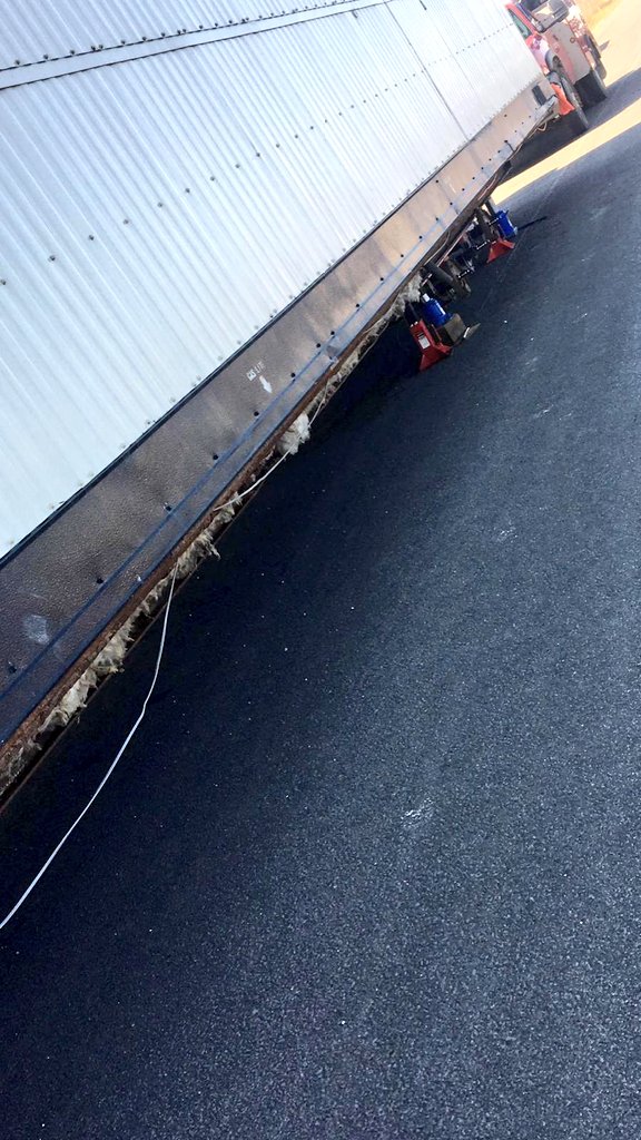 OPP_HSD's tweet photo. Wheel seperation #Hwy400 sb near Sheppard Ave. Trailer lost all wheels on left side of trailer. Right lane blocked for #WheelOff investigation https://t.co/CbGtuDwa0r