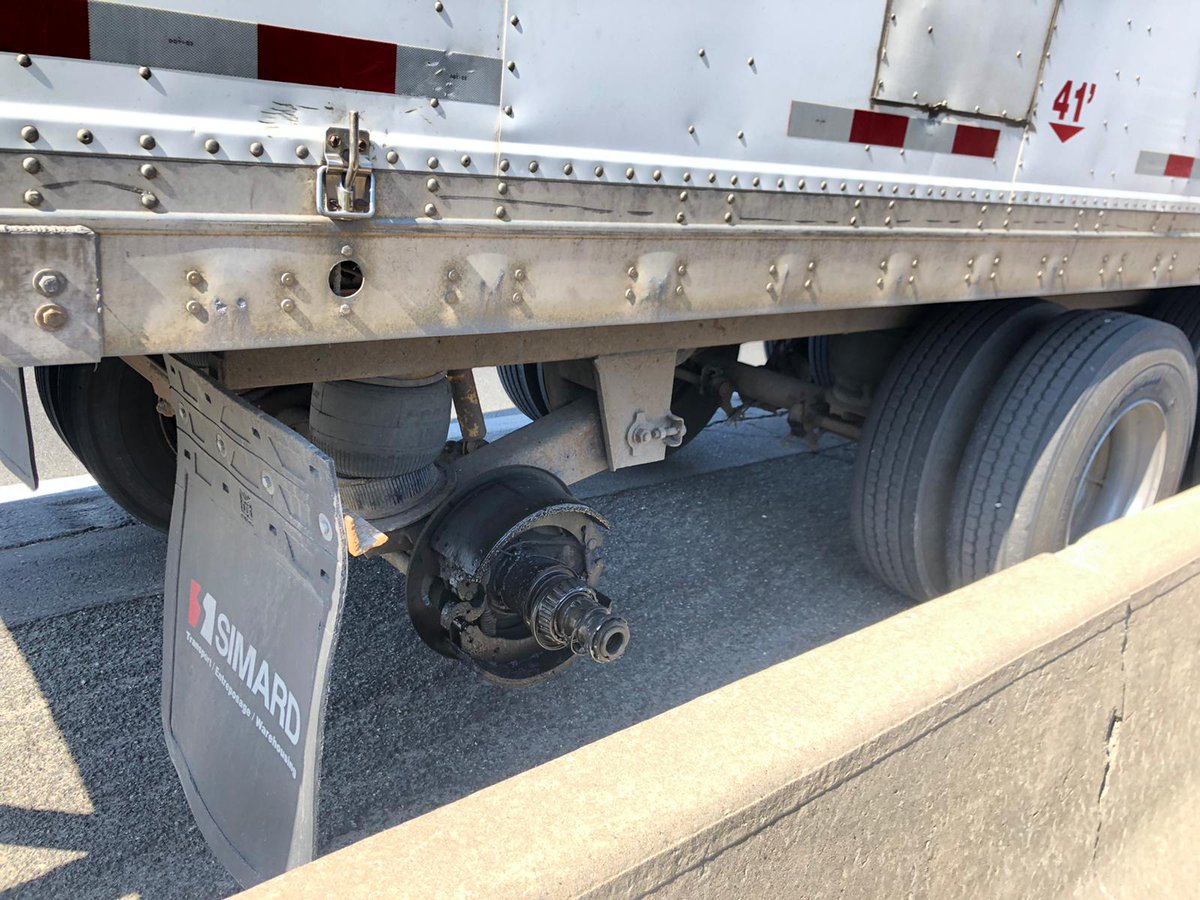 OPP_HSD's tweet photo. #WheelOff #Hwy401 eb at Neilson. Fortunately no injuries, the wheels did not hit any other vehicles. https://t.co/oGx0IBjoY6