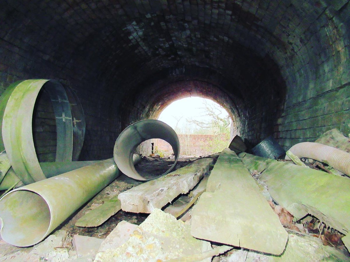 explore_gem's tweet photo. I am obsesssssed with my new camera. DAMNNNN📸✨😍😍 #urbanexploring #explorecrew #AbandonedPlaces #abandoned https://t.co/ttOr5U0b9i
