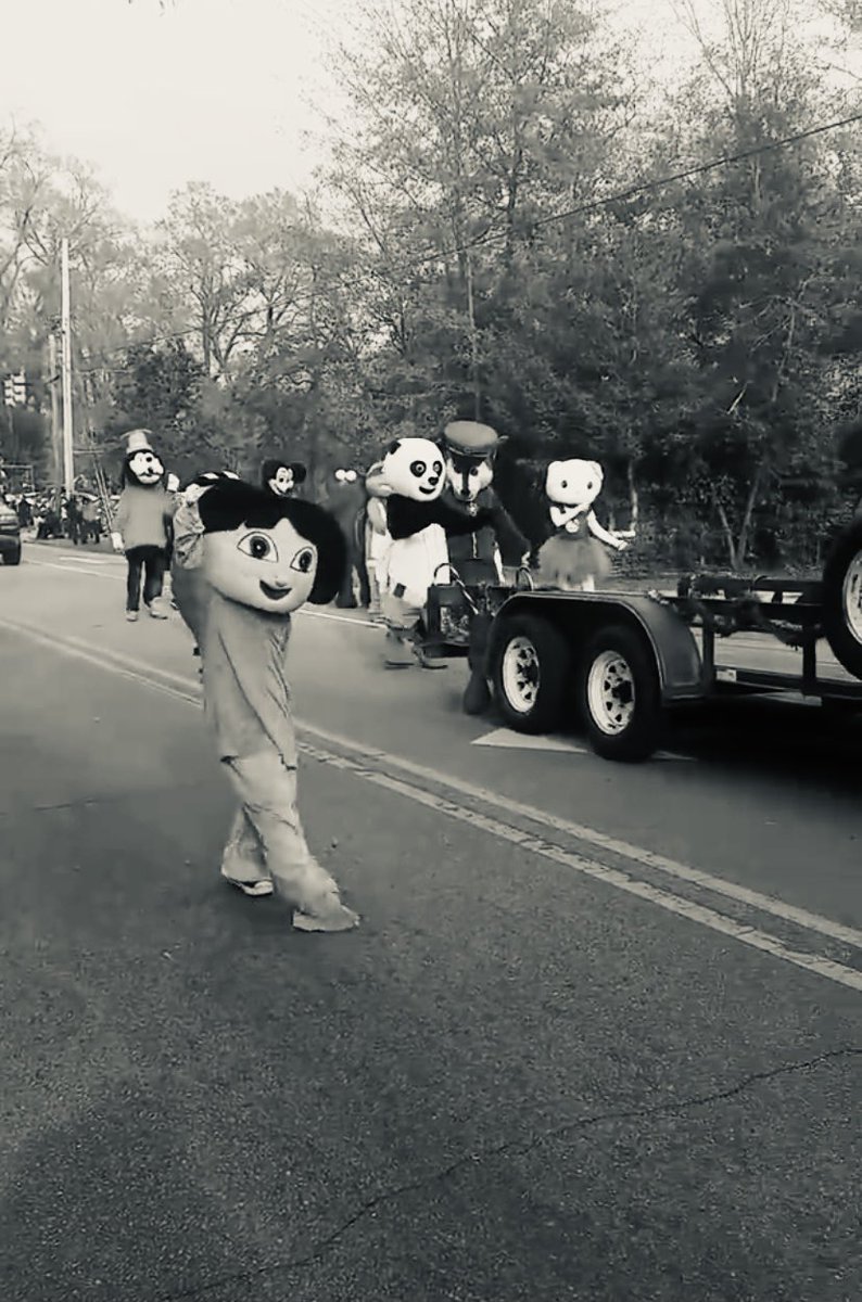 OooKailEm's tweet photo. The first ever Disneyland Parade; 1955❤️ https://t.co/uvsJhkEzsC