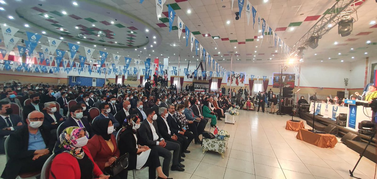 Kozluk Deva Partisi olarak 1. Olağan ilçe kongremizi büyük bir heyecan ve coşku içerisinde gerçekleştirmiş bulunmaktayız. Anlam ve önem derecesi hayli yüksek bu günümüzde kongremize teşrif ederek heyecanımıza ortak olan başta Genel Başkanımız Sayın Ali BABACAN olmak üzere , +++