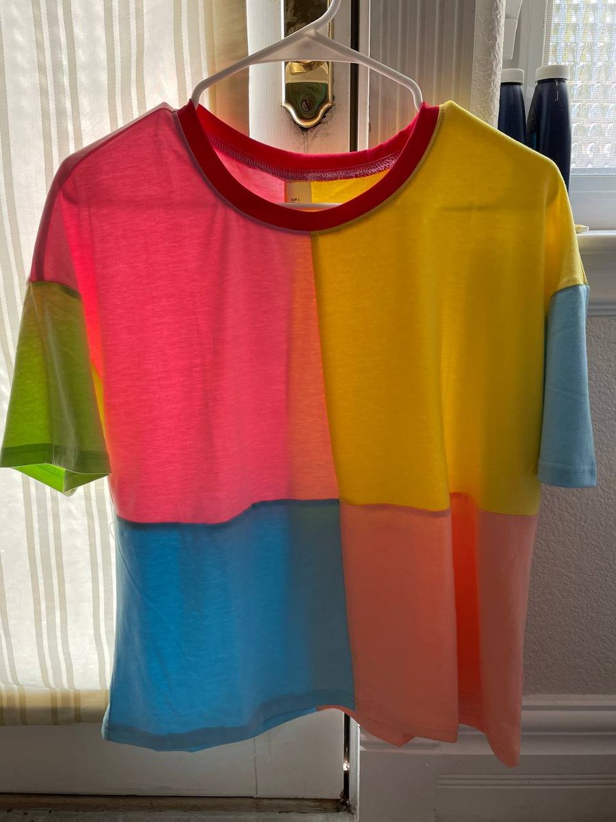 New Colorblock tee shirt $5only tried on once, didn't fit me how I was hopingSize Large
