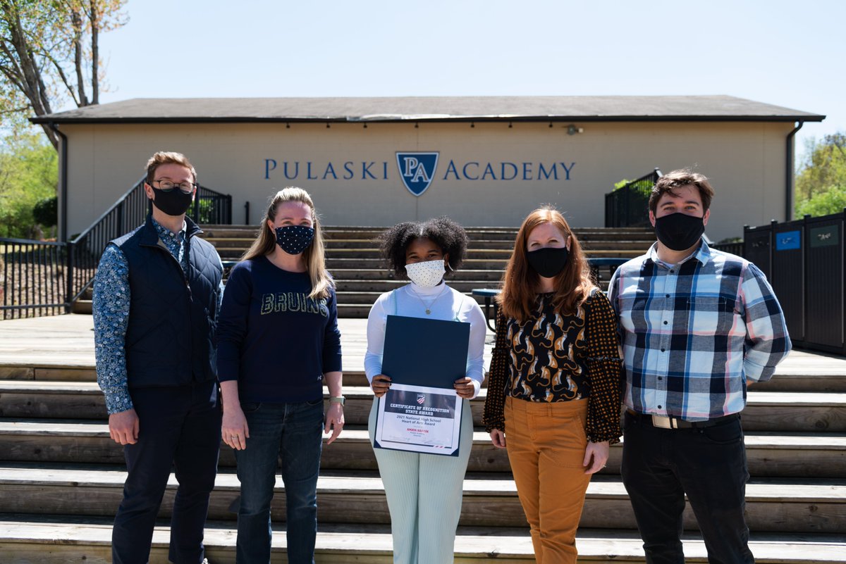 pulaskiacademy's tweet image. This afternoon, we congratulated #PAGrade12 @PA_Theatre student Amaya Hardin for receiving the National High School Heart of the Arts Award for the State of AR. 💙💛We are #PAProud and look forward to where Amaya's #PAPathToExcellence in the performing arts leads her! 🎉🎭👏