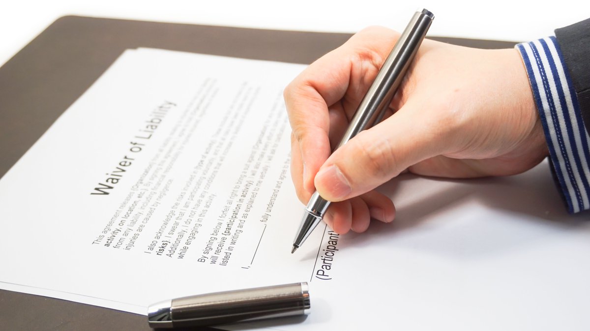 CAIsocial's tweet photo. New: Should #HOAs &amp; #Condos require residents to sign waivers that protect the association from potential #COVID19-related lawsuits. We went straight to the experts: https://t.co/no6ibQu2rN #WeAreCAI https://t.co/Ka9CMnv3w8