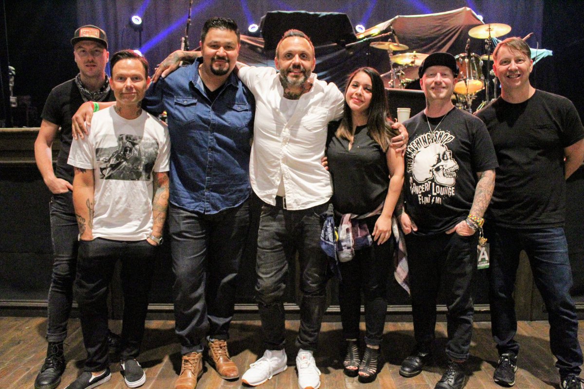 VICthe4_5's tweet photo. @blueoctober We miss you guys so much in Southern California that we just had to book ✈️ to come see Justin’s #OpenBookTour next week in Cedar Park, TX see you soon! https://t.co/KCPK2jzarE