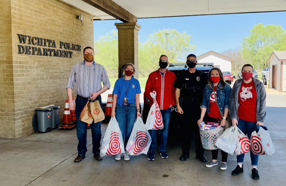 Any day we can make an impact in our community is a good day! Today the D129 Wichita Ap team partnered with the WPD during their kids clothing drive. #worksomewhereyoulove #D129 <a href="/Ryan_McAtee/">Ryan McAtee</a> <a href="/PreisterShawn/">Shawn</a> @Nicholas_Sippel
