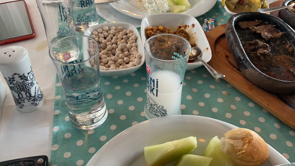 Bu kadeh tüm dostlara sağlıcakla