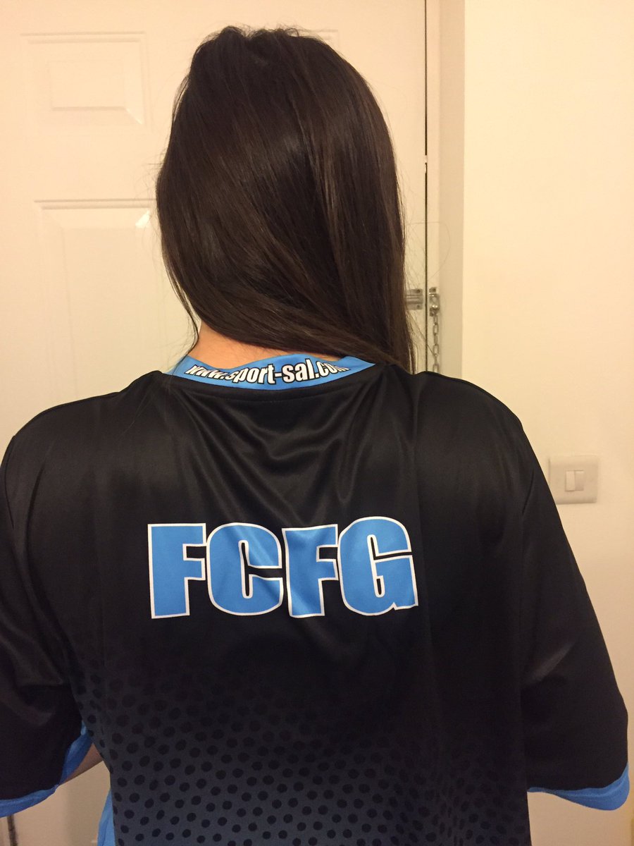 coaching_girls's tweet photo. The new FCFG training kits have arrived. They look amazing. Thanks to @SportsalUK for your help bringing my design vision to life. Super happy 👍🏼🔵⚫️ https://t.co/F2M2M7wpRb