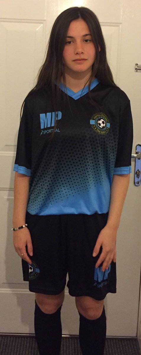 coaching_girls's tweet photo. The new FCFG training kits have arrived. They look amazing. Thanks to @SportsalUK for your help bringing my design vision to life. Super happy 👍🏼🔵⚫️ https://t.co/F2M2M7wpRb