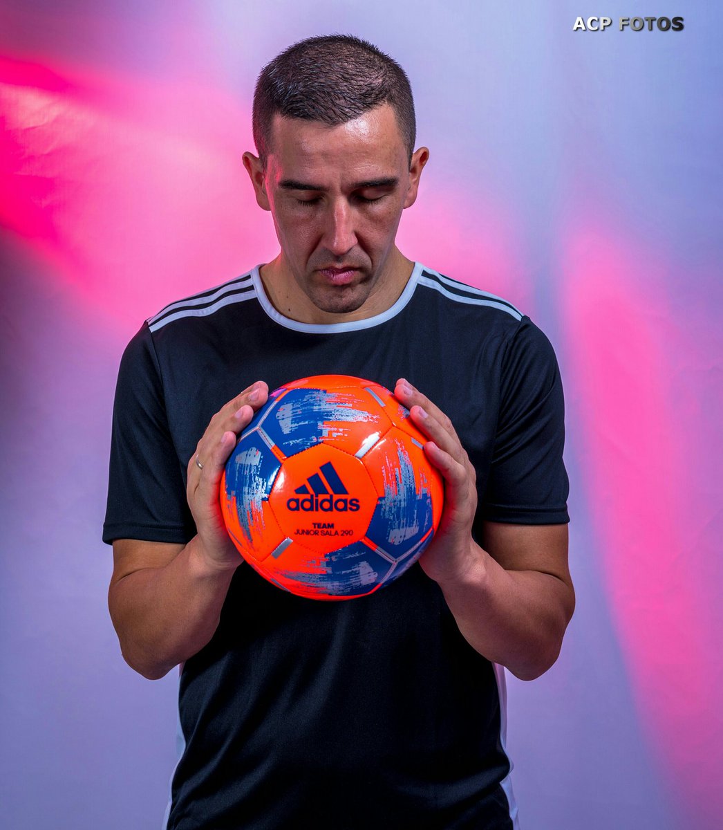 aurecape's tweet photo. Cuando esta temporada eche el telón este SEÑOR pasará formar parte de la historia y se convertirá en LEYENDA de este deporte! Cómo jugador posee un palmarés envidiable y como persona ha conseguido el respeto y admiración de tod@s @Joseruiz_21 #laroca  #Siempreenmiequipo 👏👏👏👏 https://t.co/6BVSHBs3bk