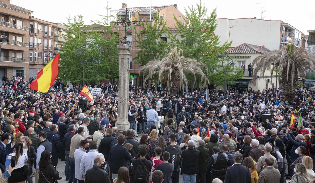 Santi_ABASCAL's tweet photo. En #Getafe esta tarde con un recibimiento espectacular de los vecinos y trabajadores, abandonados por los progres de todos los partidos.

Aunque algunos días lo oculten con agresiones organizadas, VOX está con la gente y cada vez más gente está con VOX
#GetafeEnPie #ProtegeMadrid https://t.co/9Hr1Igqpzb