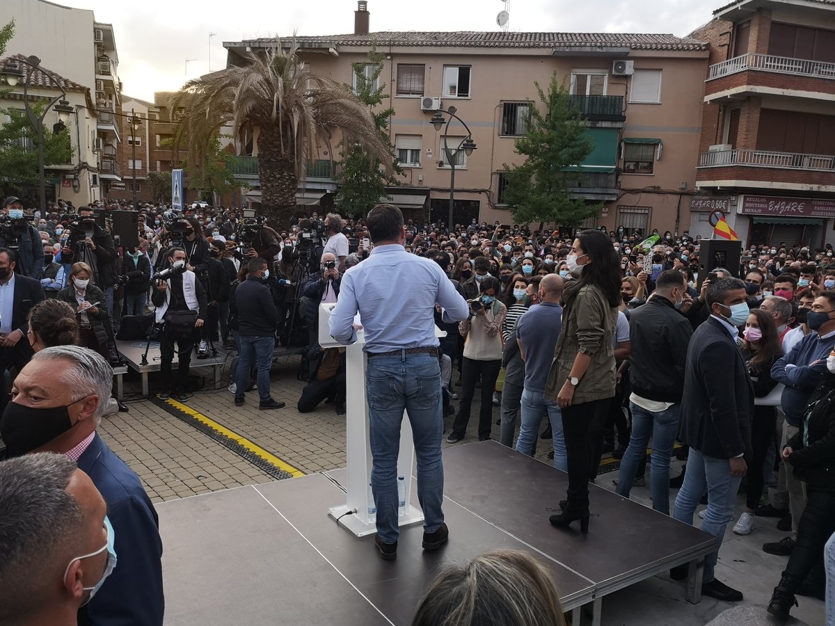 Vox_Mostoles's tweet photo. @Vox_Mostoles  apoyando a nuestra candidata y próxima presidente de la CAM @monasterioR y a nuestro presidente @Santi_ABASCAL en el acto de hoy en Getafe
______________
#VoxAvanza #VoxÚtil #TodosConRocio #SoloQuedaVox #Getafe #GetafeEnPie #VoxMóstolesImparable https://t.co/ZR05SvzSj2