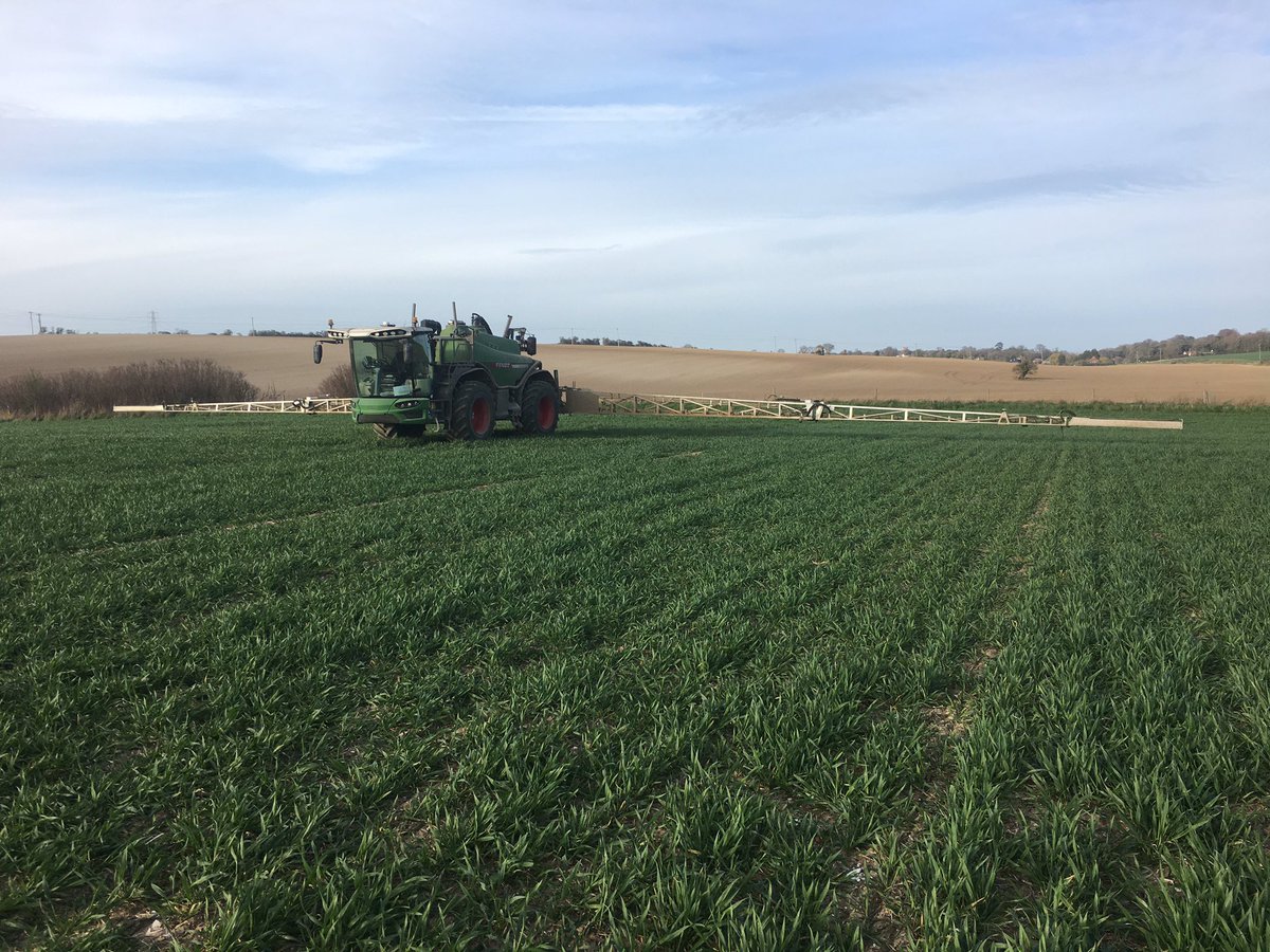 LitMon_Ltd's tweet photo. @NoningtonFarms @AndyGuy1963 @emmahamer2 Thanks to @NoningtonFarms, this was my office for day 3. No better way to crop walk enabling me to see the crops from corner to corner. Applying T0 to group 3 Zulu in this field with Fanfare spring beans just coming through behind. Passing onto @gordonfarming for day 4 https://t.co/MRwMR1wX6l