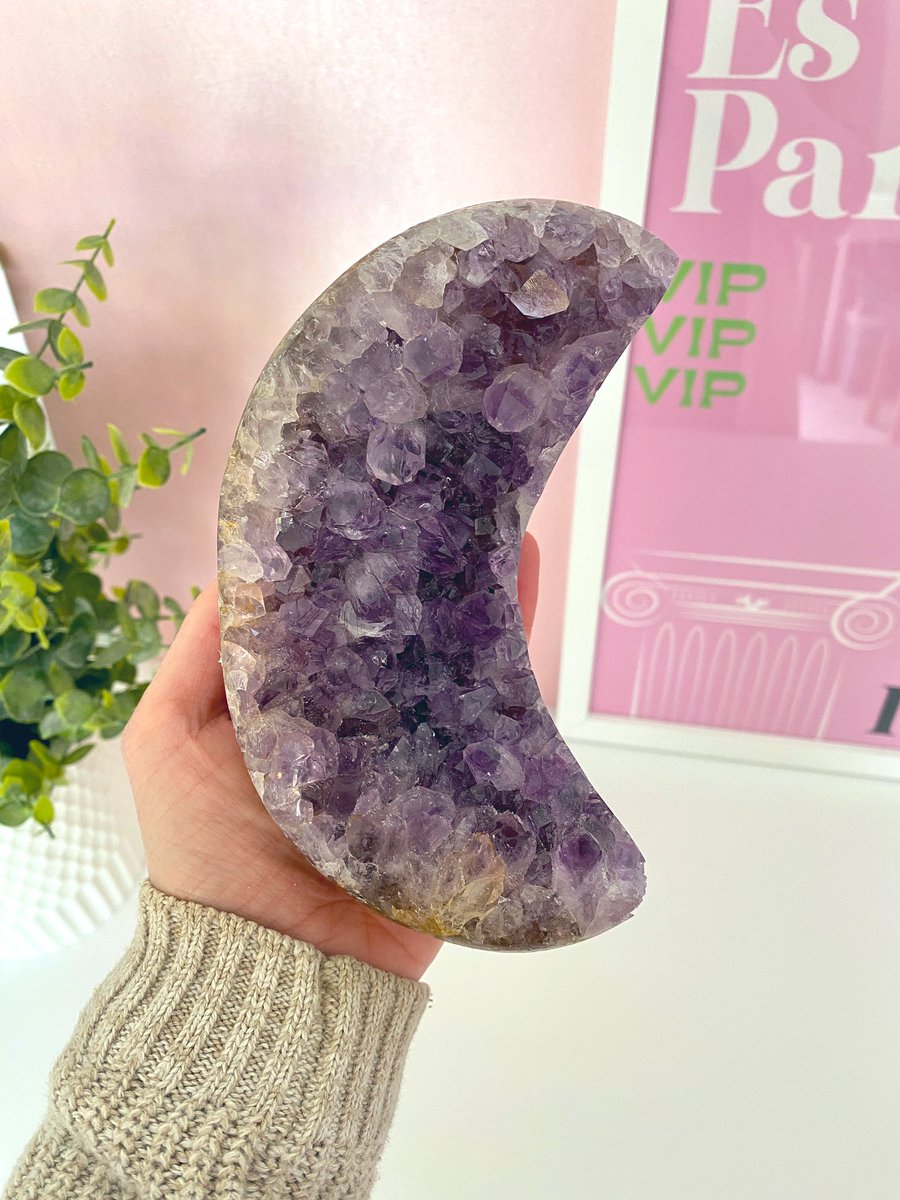 Beautiful Amethyst Moon! 🔮🌙✨

#Crystals #Amethyst #CrystalMoon