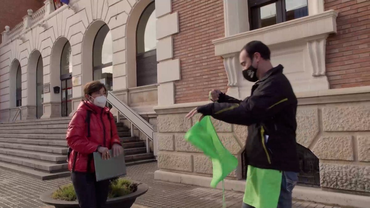 PrestameAtv_'s tweet photo. El humor de Jorge ha embaucado a Mapi, que se suma al equipo verde💚; mientras tanto, Marta Indira ha usado su simpatía para convencer a Esther, que se une al equipo naranja🧡 ¡Que arranque la competición! #PréstametucocinaAtv https://t.co/9zr1fnDimW