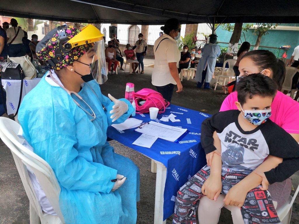 Roberto65018097's tweet photo. 🩺❤️ Durante la mañana de este jueves, llegamos hasta la Col. Guatemala II del Distrito I para atender a los vecinos con jornada médica. Nuestro equipo brindó  consultas generales, tomas de temperatura y presión arterial, limpieza dental, entrega de medicamentos y mucho más. https://t.co/5EpLE7inTg
