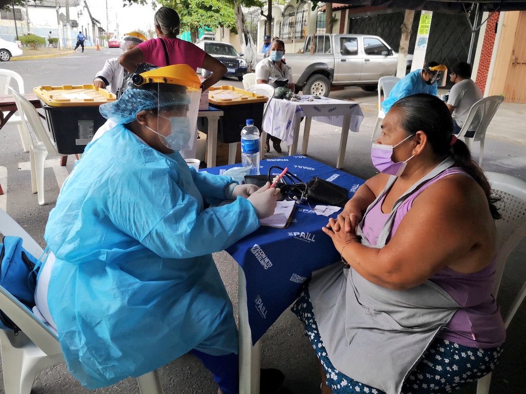 Roberto65018097's tweet photo. 🩺❤️ Durante la mañana de este jueves, llegamos hasta la Col. Guatemala II del Distrito I para atender a los vecinos con jornada médica. Nuestro equipo brindó  consultas generales, tomas de temperatura y presión arterial, limpieza dental, entrega de medicamentos y mucho más. https://t.co/5EpLE7inTg