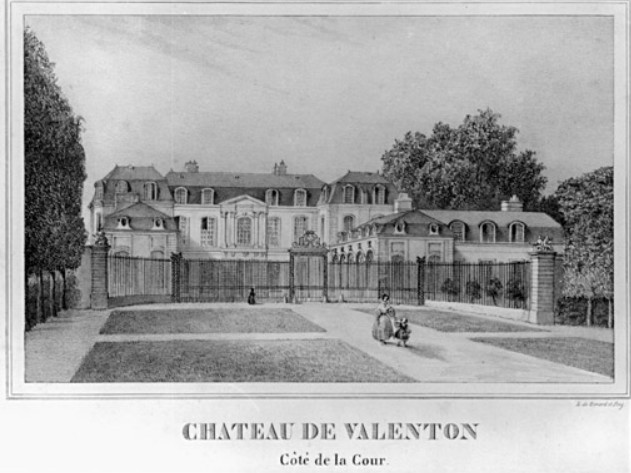 Le château de Valenton est construit entre 1725 et 1740 pour Eusèbe-Jacques Chaspoux de Verneuil, introducteur des ambassadeurs. Quelques années plus tard, vers 1750-1760, un pavillon est élevé à l'extrémité du parc, peut-être d'après les plans de Pierre Contant d'Ivry.