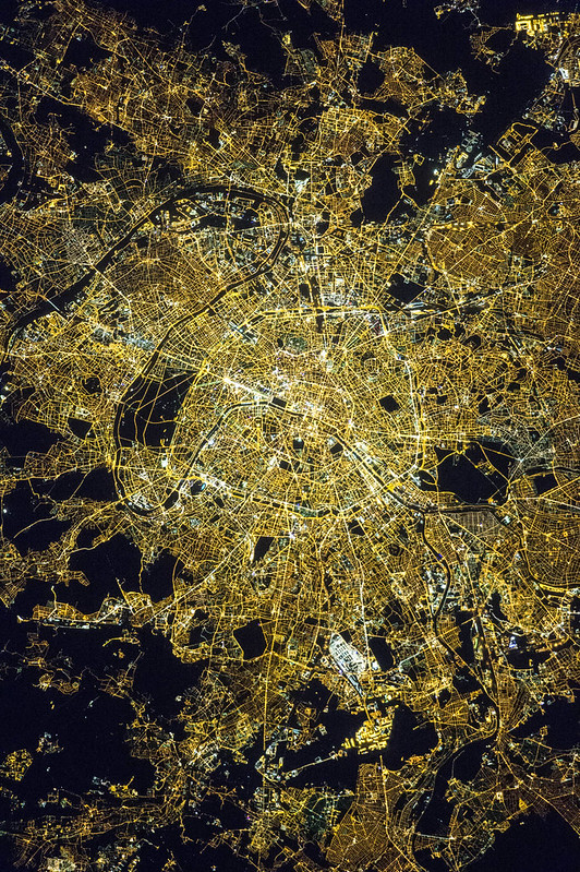 NASAhistory's tweet image. &quot;Eiffel&quot; in love with Paris at night! 

#OTD in 2015, astronauts aboard the ISS captured this photograph of the “City of Light&quot; at around midnight in France! The prominent black spaces are the city&apos;s parks. Can you spot the Seine River?
