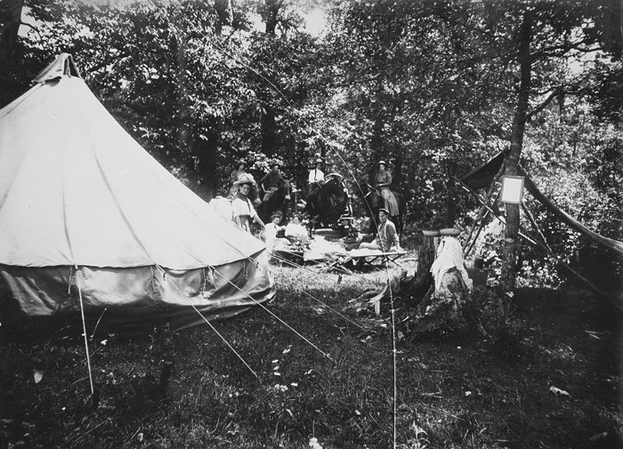 ncculture's tweet photo. Back in 1910, camping was an elaborate affair for these Dallas, North Carolina residents! Spring is here and we're all thinking about getting out and about (although perhaps with a smaller tent). #ThrowbackThursday #HelloNC https://t.co/DTRPSne2yM