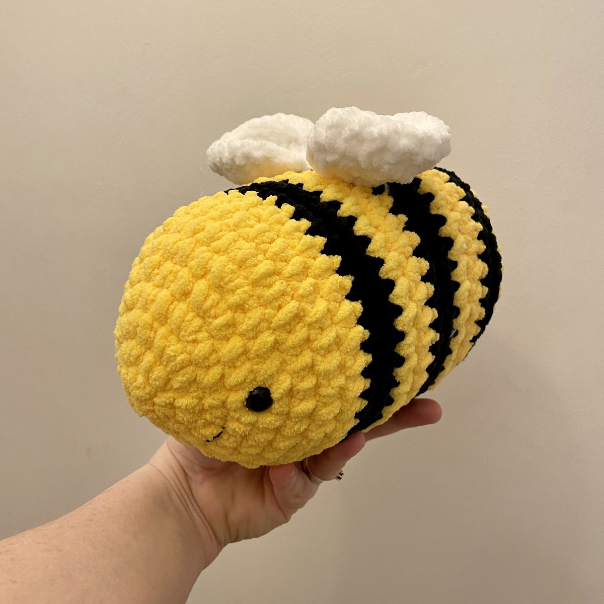 WeeCrochet's tweet photo. Such a quick make, kept me buzzzzzyyy for about an hour 🐝 designed by hooked by Robin #chubbybee https://t.co/IV6ZVNCLQN