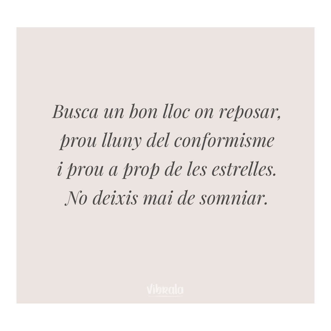 ComVibraLaVida's tweet photo. Recorda preguntar sempre 
i qüestionar tot el que t’envolta.
Prova a escriure allò que sents,
et turmenti o t’emocioni.

Llegeix sense parar,
com més sàpigues millor destriaràs.
No deixis mai d’escoltar-te,
només tu et coneixes millor que els altres.

[...]

~~#Tornem! #2021~~ https://t.co/D7dDmVJ0Pg