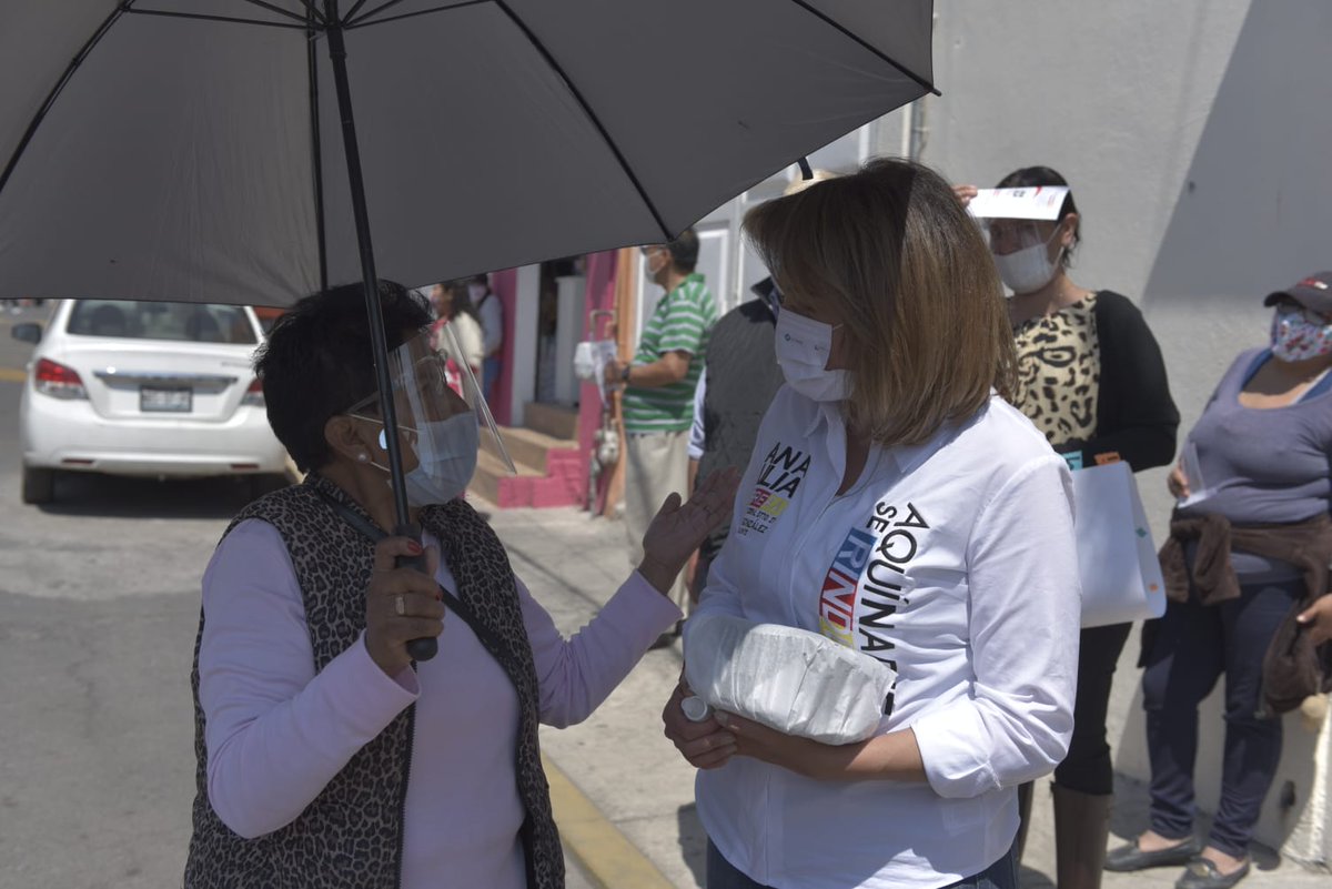AnaLiliaHerrera's tweet photo. Recorro las calles de #Metepec para escuchar los intereses de mis vecinos. 

¡Ellos son ejemplo de que en mi tierra nadie se rinde! 

#AquíNadieSeRinde
#VaPorMéxico https://t.co/jKTlNVsDkj