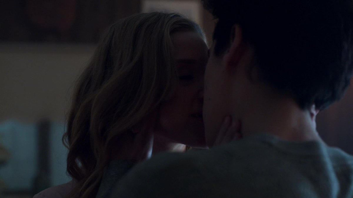 BugheadUpdates's tweet image. when betty and jughead confess their love to each other again i&apos;m never gonna shut up #riverdale