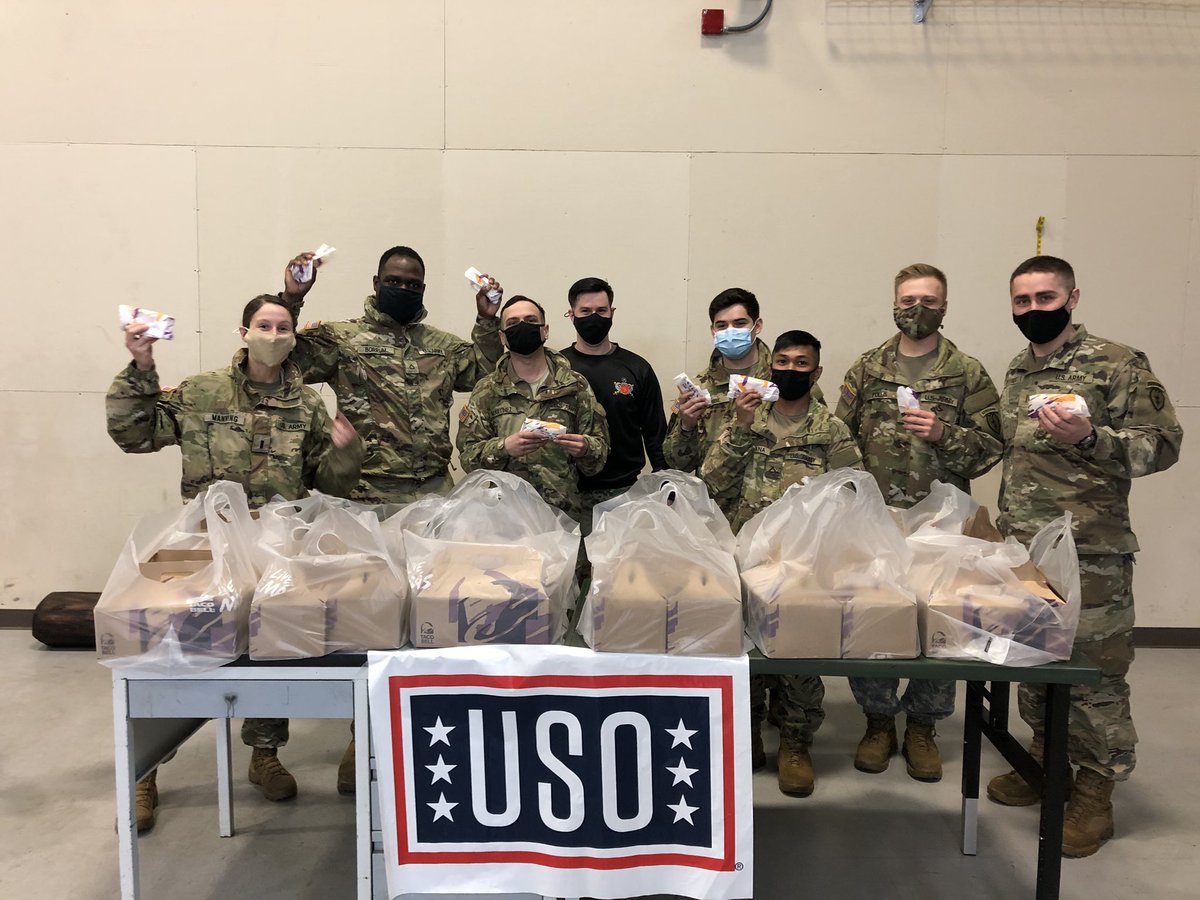 USOAlaska's tweet photo. It’s Taco Thursday at JBER! Thank you to @tacobell for supporting the #PFAR group! @the_USO #betheforce 🇺🇸 https://t.co/jE4GVnDJ8r