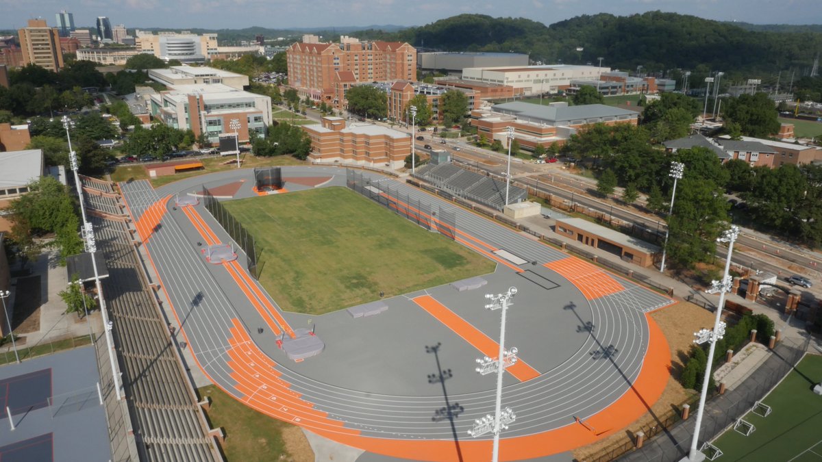 BeynonSports's tweet image. Can’t wait for the Tennessee Relays! Really excited to see the @BeynonSports surface in action. Thank you for your trust @Vol_Track.

#MakingFastLookGood