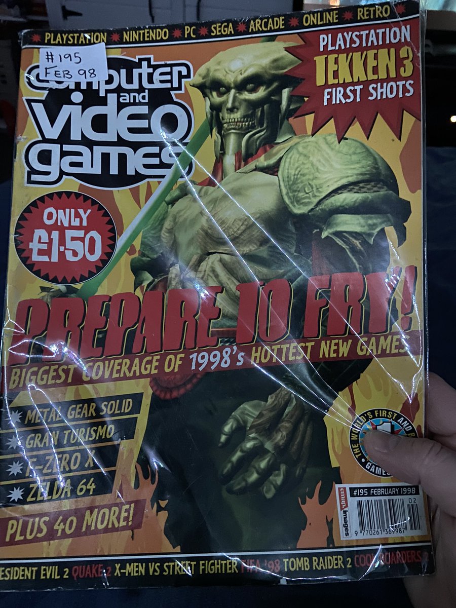 SupernerdsT's tweet photo. Some late night reading in bed
#cvg #computersandvideogames #gamingmag #retrogaming https://t.co/g7Uk5Bexyr