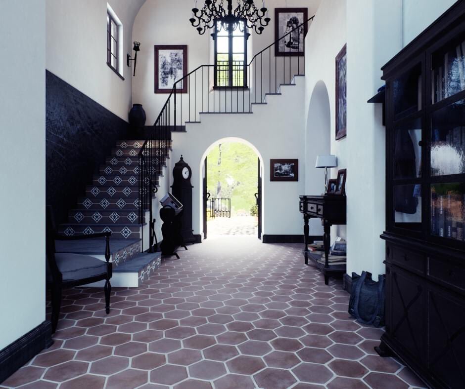Granada_Tile's tweet photo. 🏠✨ Embellece la entrada de tu casa con unas losetas rústicas de cemento hexagonales. Cotiza nuestros nuevos diseños Olvera en tonalidades tierra tu próximo proyecto de remodelación. - https://t.co/6R6DlJByVo https://t.co/0byQ4VUFox