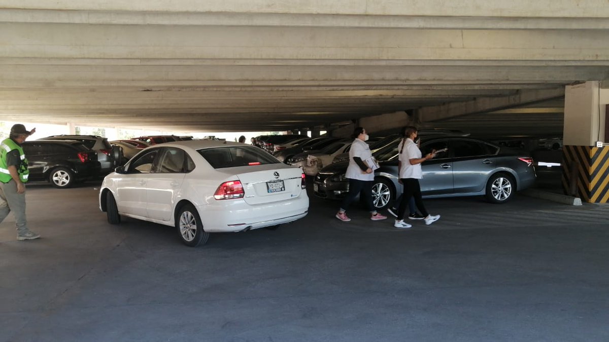 Ojo al dato: nos informan que en el estacionamiento multinivel de la <a href="/SoyUnison/">Soy Unison</a> hay disponibles mil vacunas para personas de 60 años y más. Nos comentan que está despejada el área de vacunación. Favor de compartir. RT
