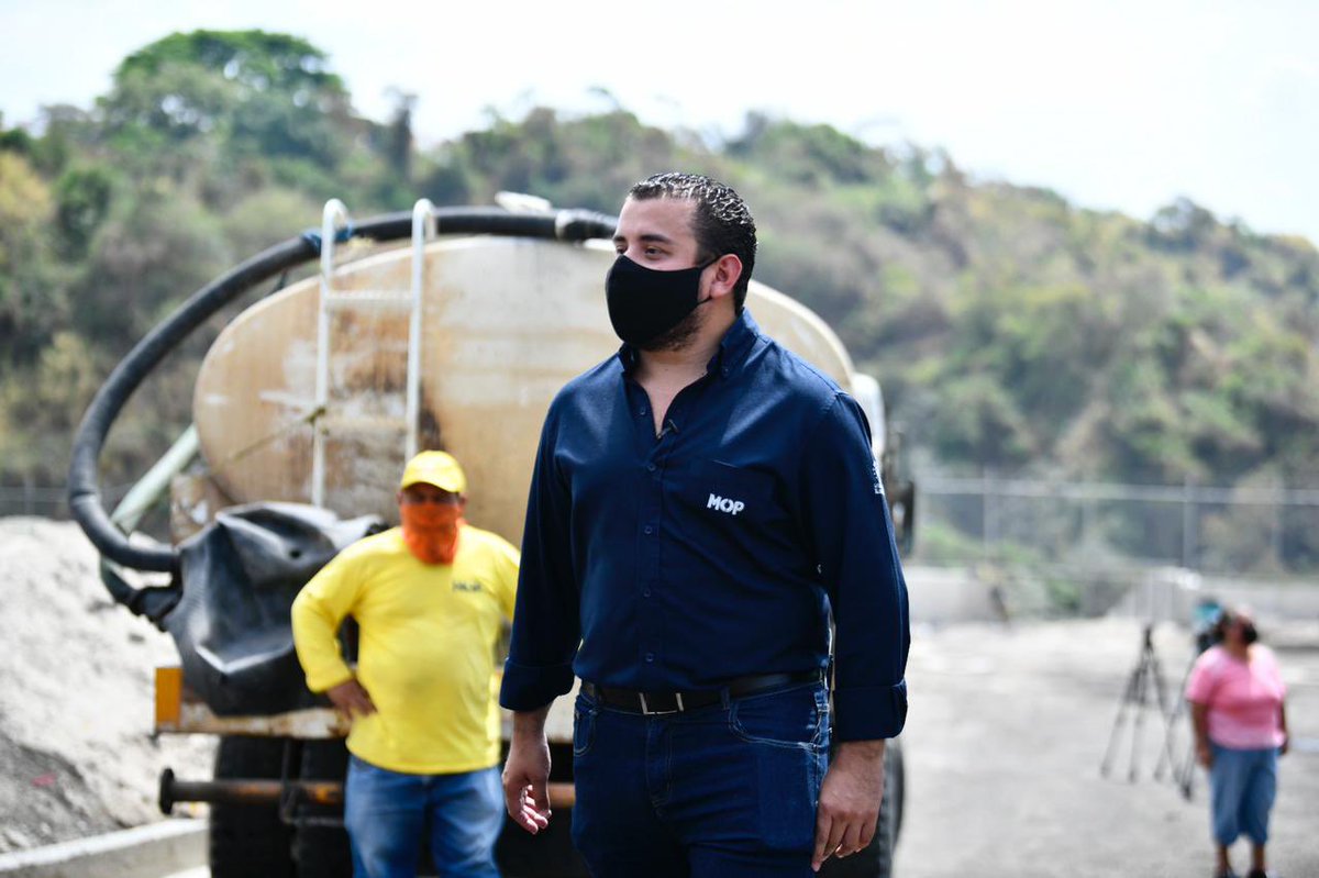 RomeoHerrera1's tweet photo. ¡Llevamos un 99% de avance!

Luego de eliminar una cárcava en la Residencial Santa Lucía, trabajamos en la pavimentación de la calle principal y en finalizar obras de estabilización de taludes.

Con esta obra, daremos seguridad y confianza a las familias zona. https://t.co/JsGGl47RIr