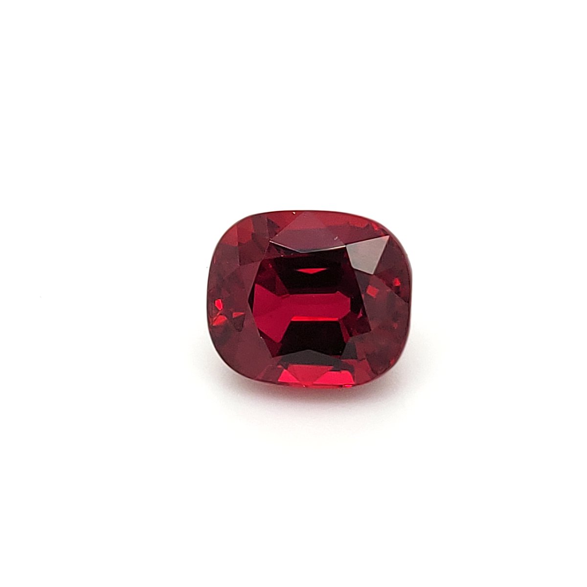 IntercolorUSA's tweet photo. Exceptional Vivid Lively 4 carats + Cushion Mozambique Ruby!
#Ruby #naturalruby #mozambiqueruby #pigeonbloodruby #vividredruby #Gemstones #ColoredGemstones #GemstonesJewelry #RubyJewelry #RubyRing #jewelry #jewellery #AddMoreColorToYourLife #AGTA #jck #IntercolorUSA #NoFilter https://t.co/ppNaBXqSHV