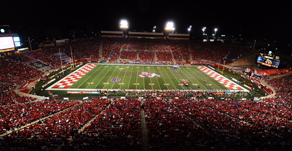 jordanmorris_87's tweet photo. This ones been a long time coming... after a great talk with @Creightp i’m proud to announce i’ve received an offerto Fresno State University!!!
#godogs 
@RedMtnFootball @bangulo @Rivalsfbcamps https://t.co/BIFdZFeDqv