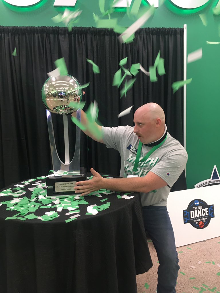 WilliamMoriarit's tweet photo. Gotta love the pics with the trophy!!!!!! So beautiful!!!#GMG https://t.co/M9axx1KAXt