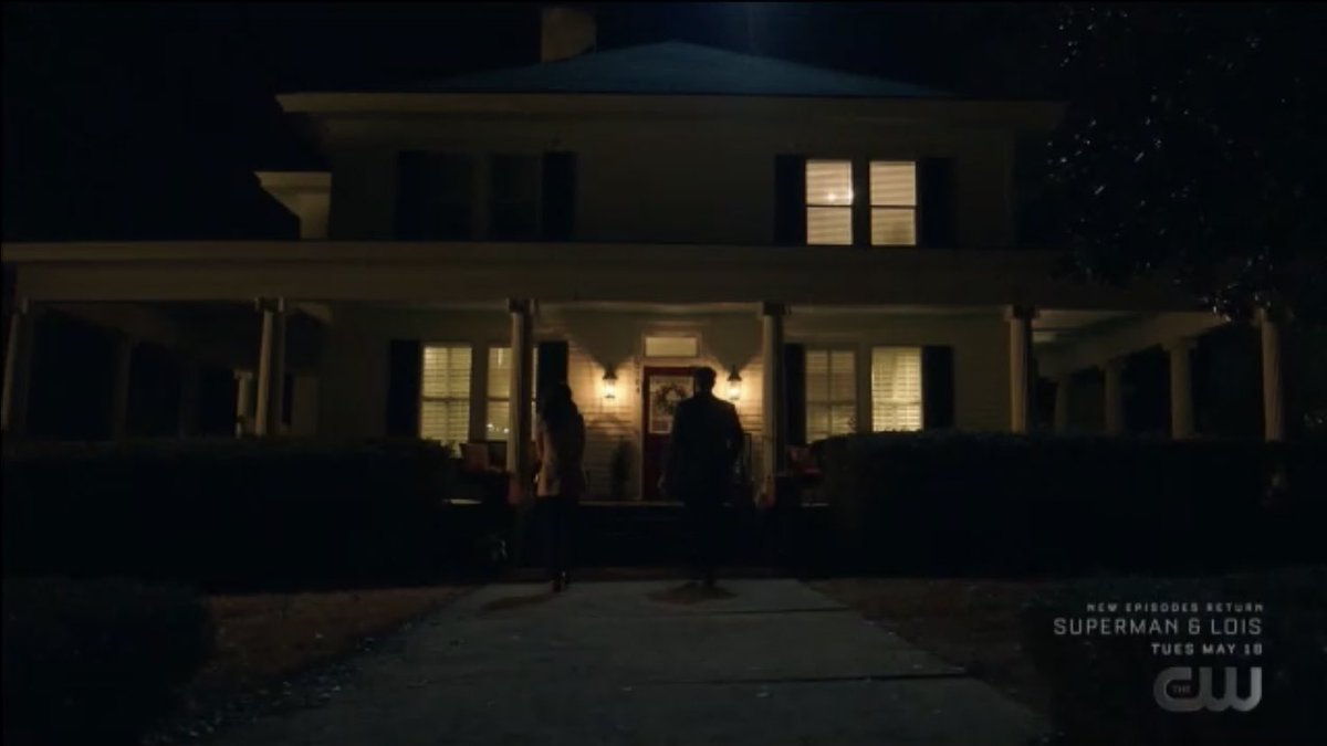 delelunas's tweet photo. DAMON AND ELENA'S HOUSE I REPEAT THEIR HOUSE IS SHOWN THAT DAMON REBUILT FOR ELENA https://t.co/QcTKPAJOn0