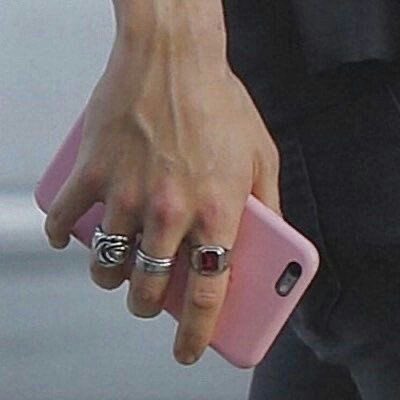 miscellaneous pink things the stairs ofc, and his nails and don’t forget he supposedly has a pink door :)